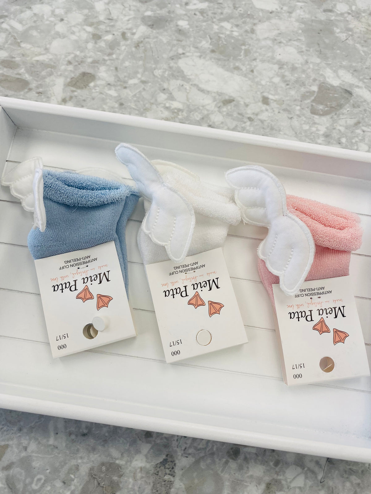 Meia Pata Angel Wing Baby Booties with white angel wings