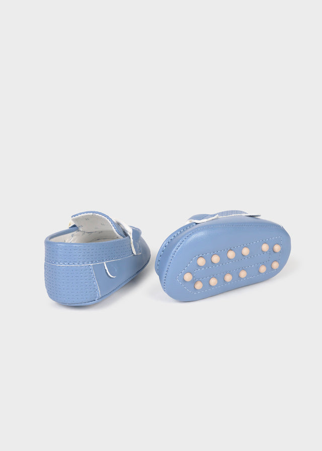 Mayoral boys blue moccasin pram shoes 9083 - sole view