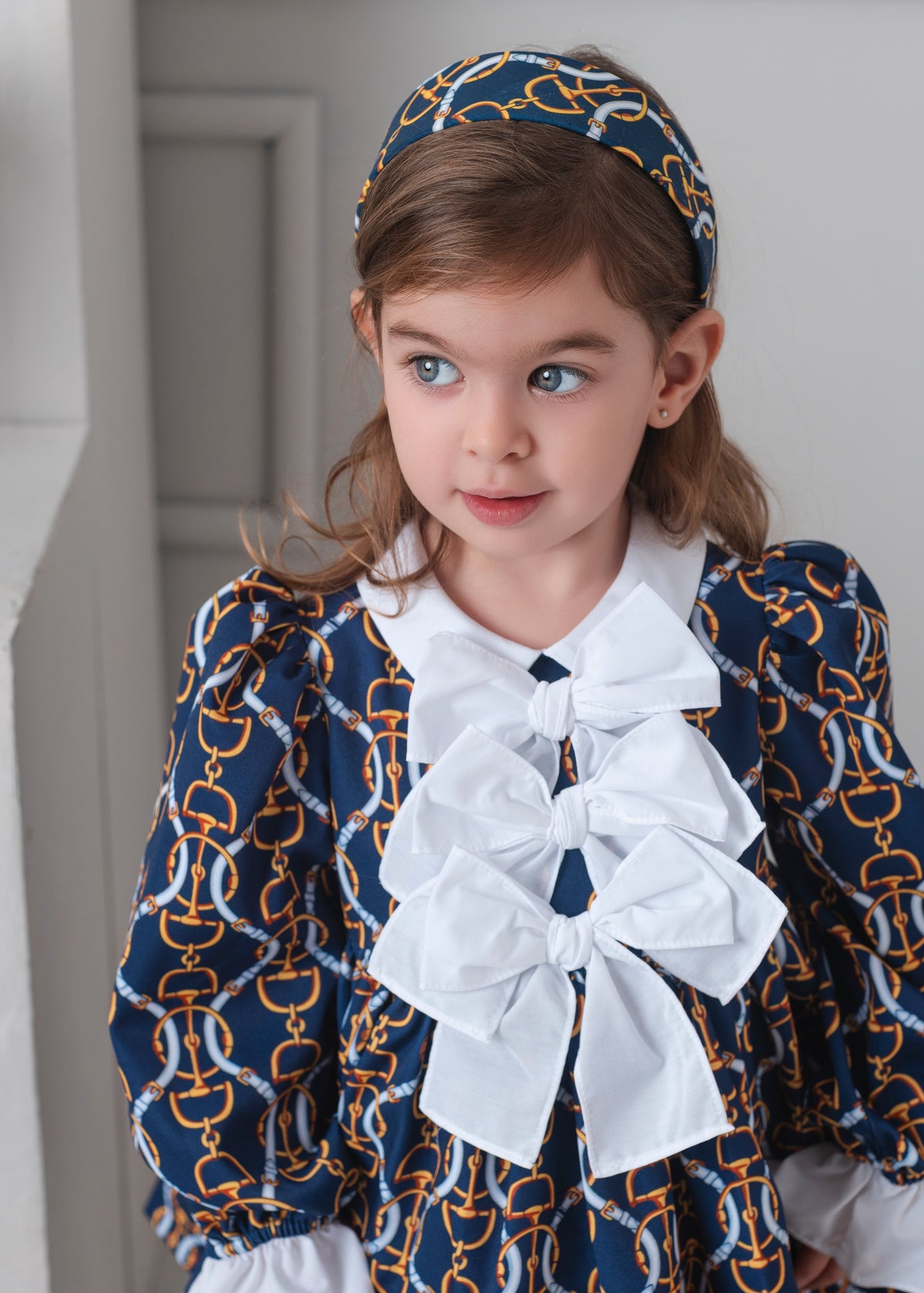 Rochy Vintage girls navy chain print dress with white collar, statement bows and frilled cuffs - close up view
