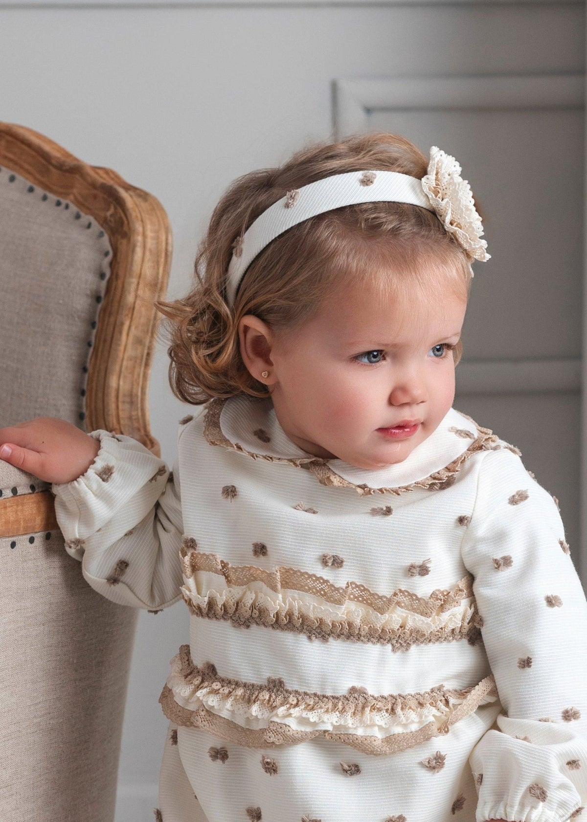Rochy Motas girls camel polka dot headband 26788 with cream band and lace flower detail