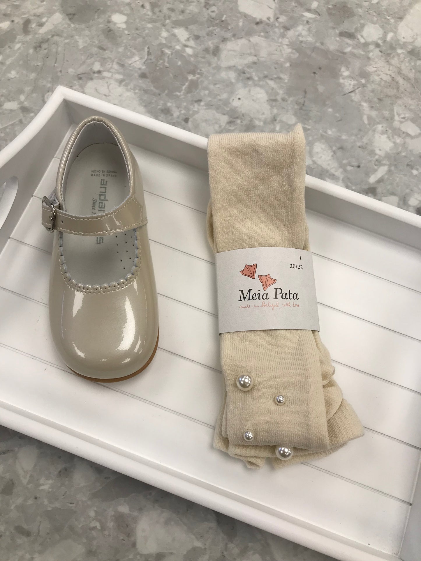 Meia Pata cream pearl girls tights with pearl studs at the ankle