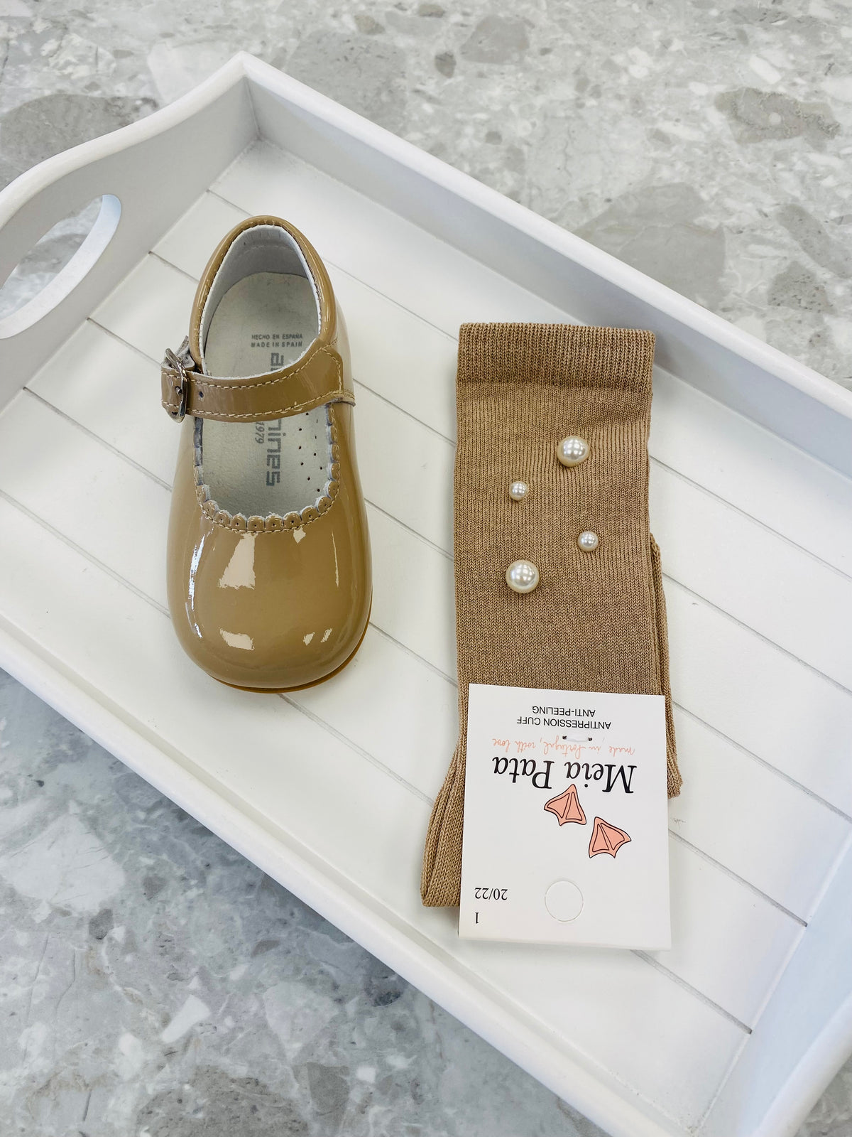 Meia Pata pearl beige girls knee high socks with pearl stud detail