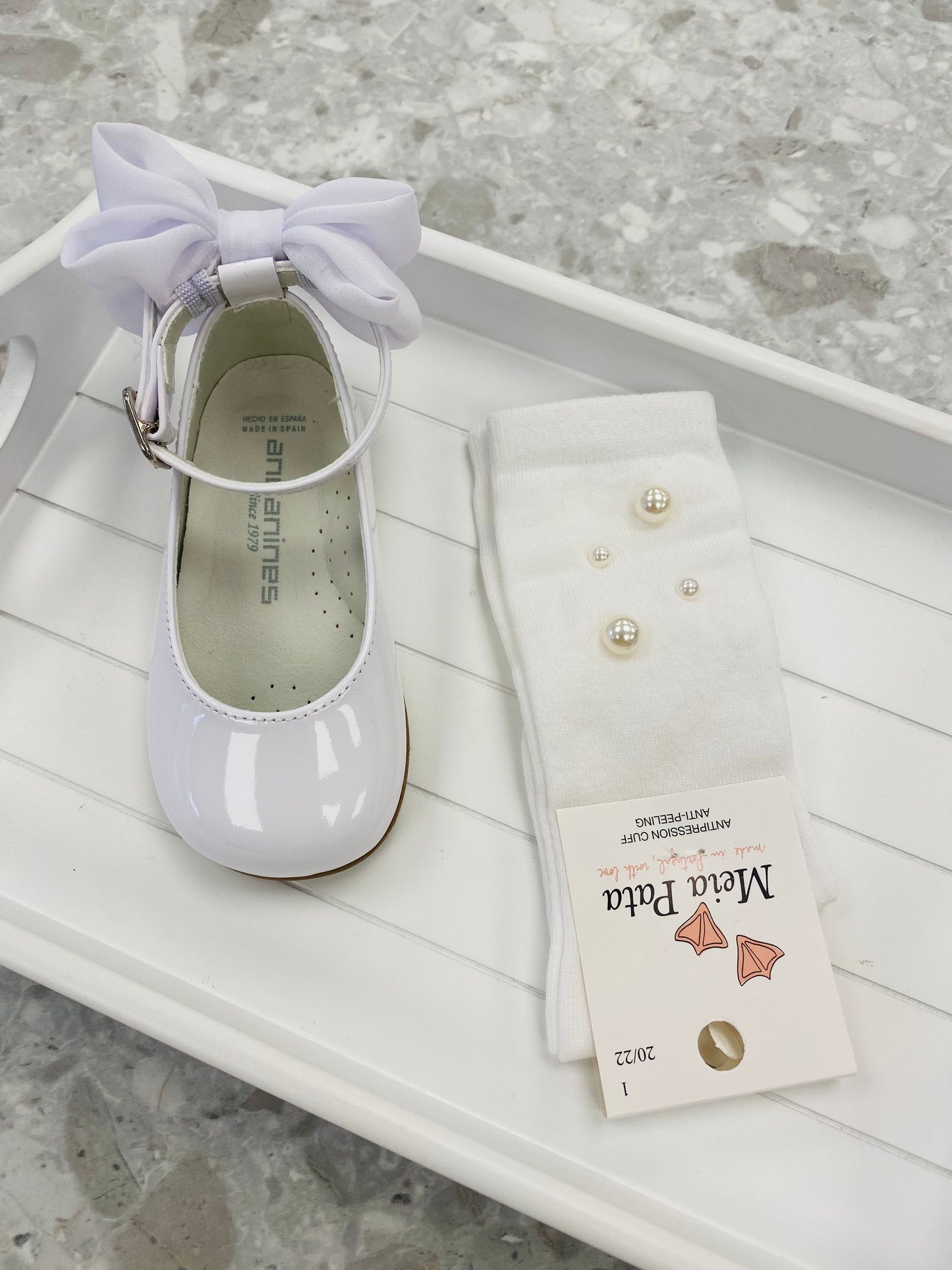 Meia Pata pearl white girls knee high socks with pearl stud detail