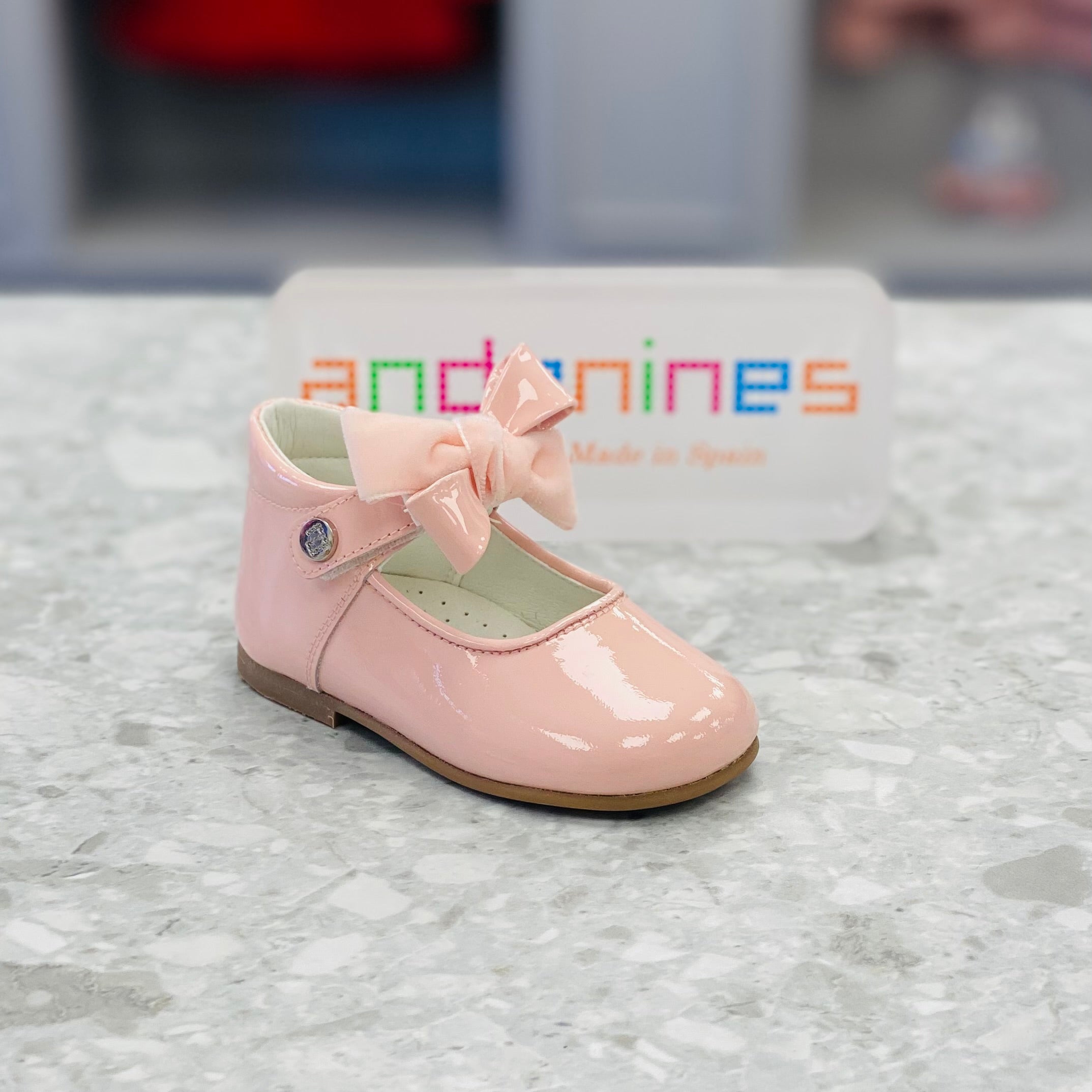 ANDANINES Pink Girls High Back Patent Leather Shoe with Velvet Bow