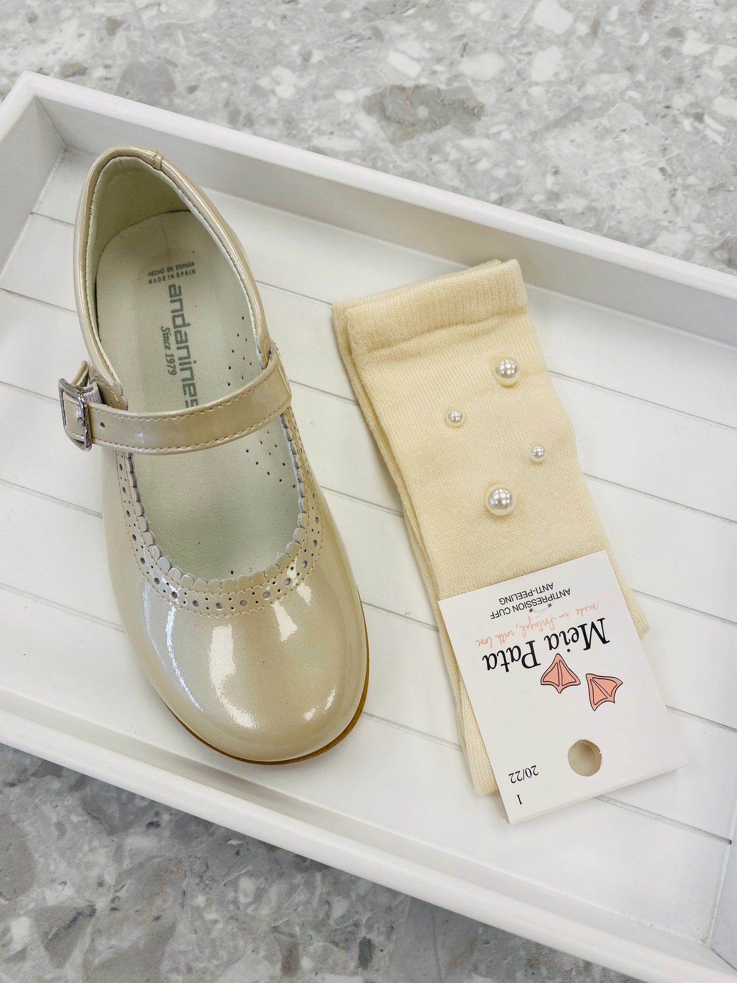 Meia Pata pearl cream girls knee high socks with pearl stud detail