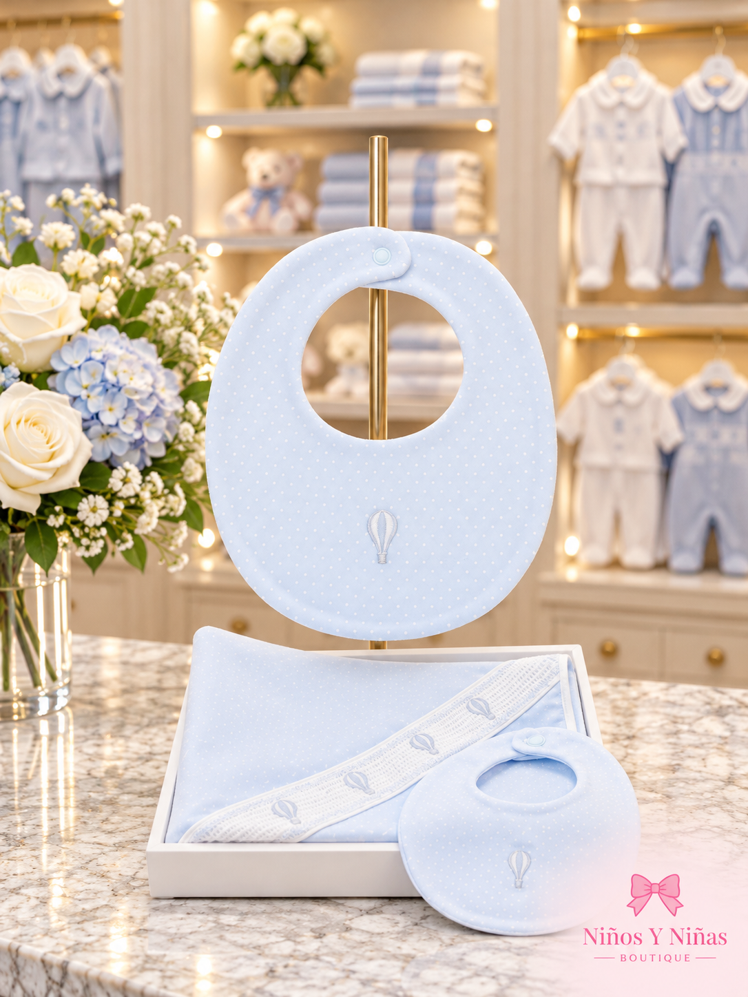 Deolinda Magic pale blue balloon baby bib in the Niños Y Niñas boutique style