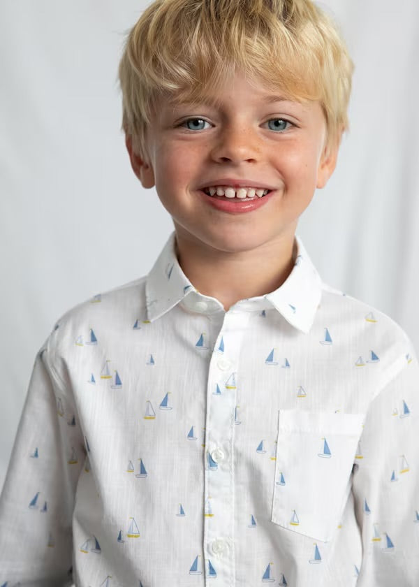 Boy wearing the white Mayoral boat-print shirt