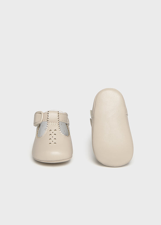 Mayoral boys linen beige pram shoes 9082 - sole view