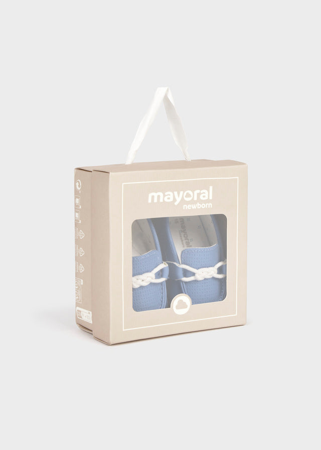 Mayoral boys blue moccasin pram shoes 9083 - boxed view