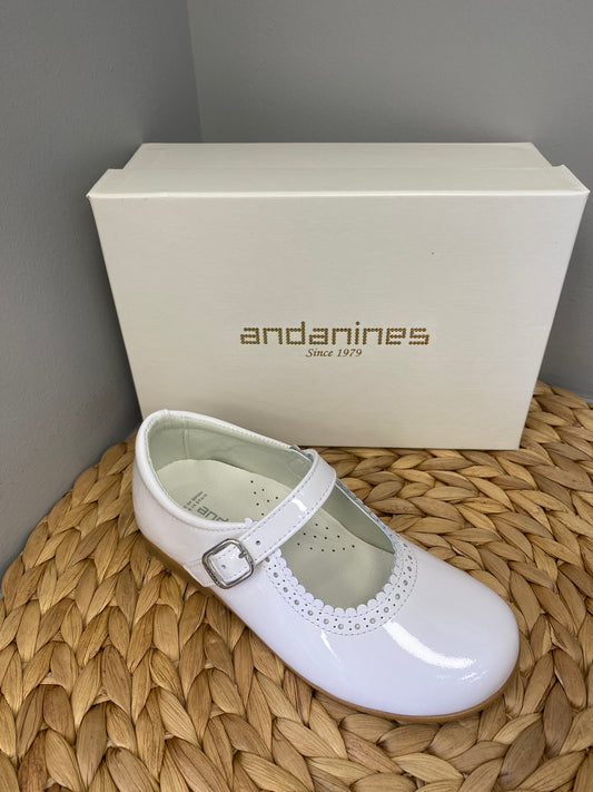 ANDANINES Girls Mary Jane White Patent Leather Shoe