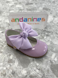 Andanines lilac patent leather girls shoes with detachable chiffon bow and adjustable Velcro fastening, handcrafted in Spain