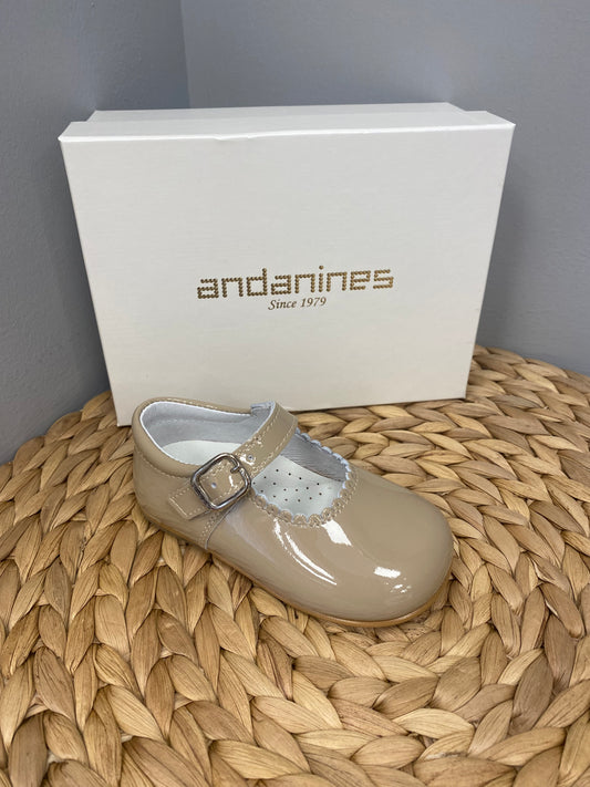 ANDANINES Baby Girls Mary Jane Camel Patent Leather Shoe