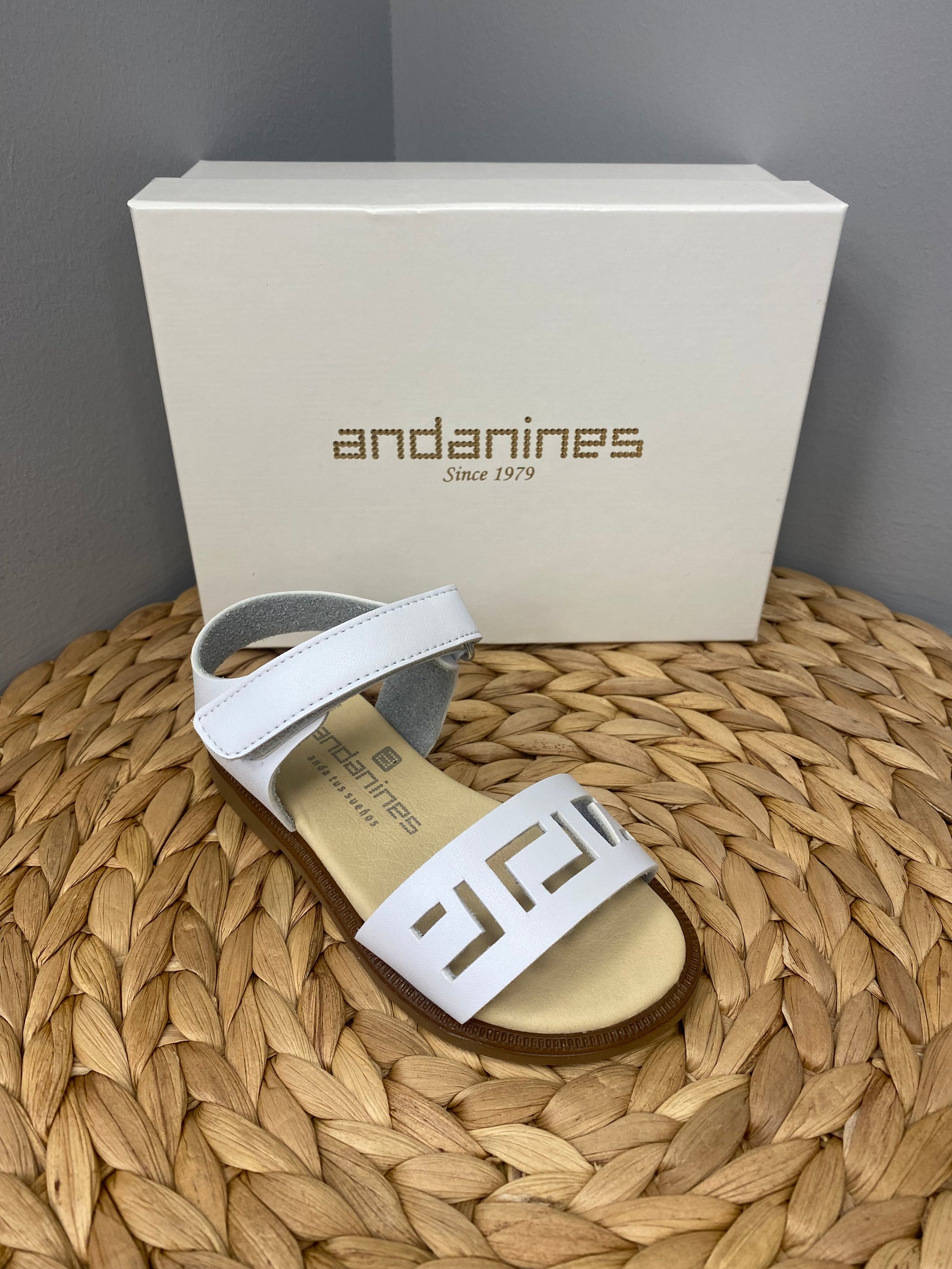 ANDANINES Girls White Leather Sandals