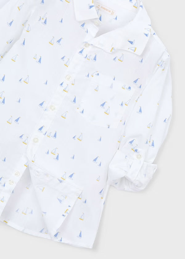 Close-up of the Mayoral shirt collar, buttons and blue-and-yellow sailboat print