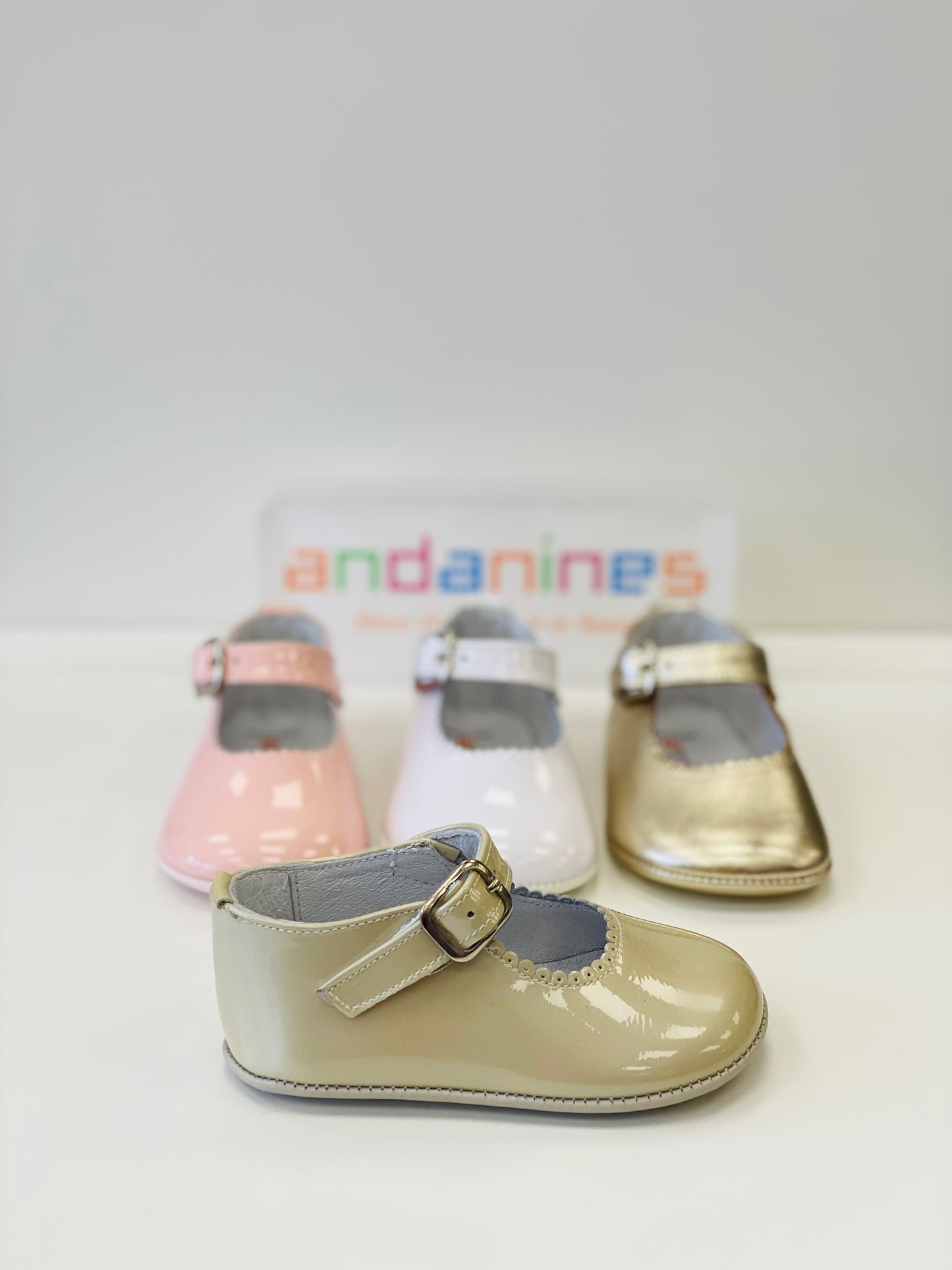 ANDANINES Baby Girls Ivory Pearl Patent Leather Mary Jane Pram Shoes