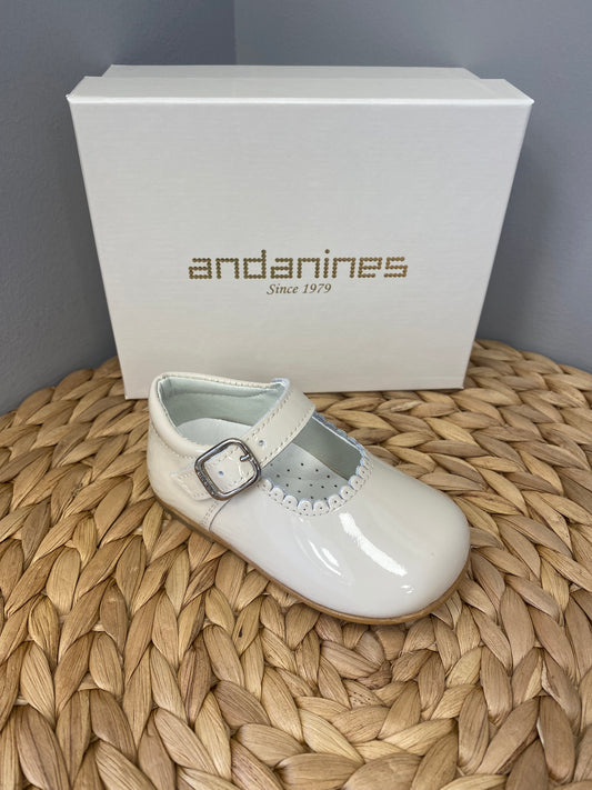 ANDANINES Baby Girls Mary Jane Beige Patent Leather Shoe