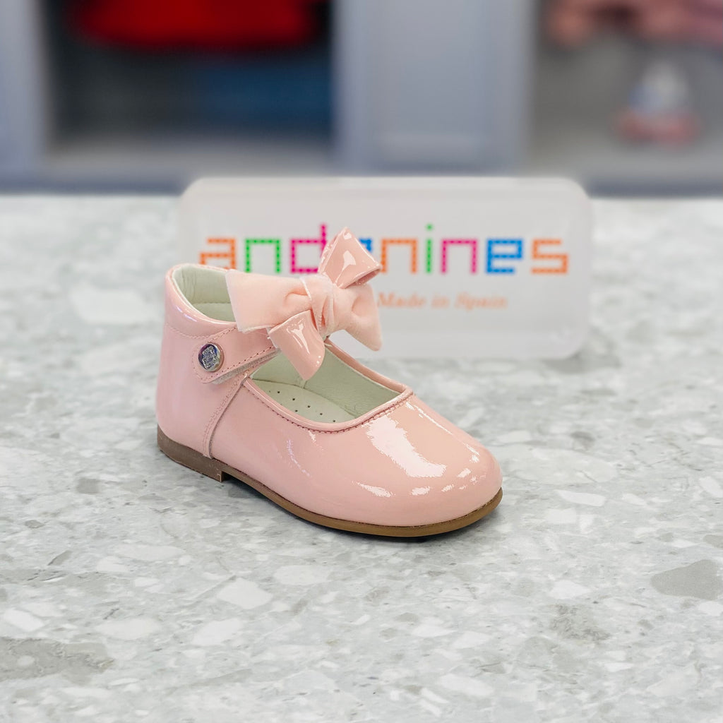 ANDANINES Pink Girls High Back Patent Leather Shoe with Velvet Bow