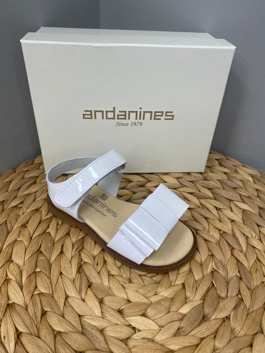 ANDANINES Girls White Patent Leather Bow Sandal