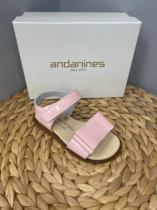 ANDANINES Girls Pink Patent Leather Bow Sandal