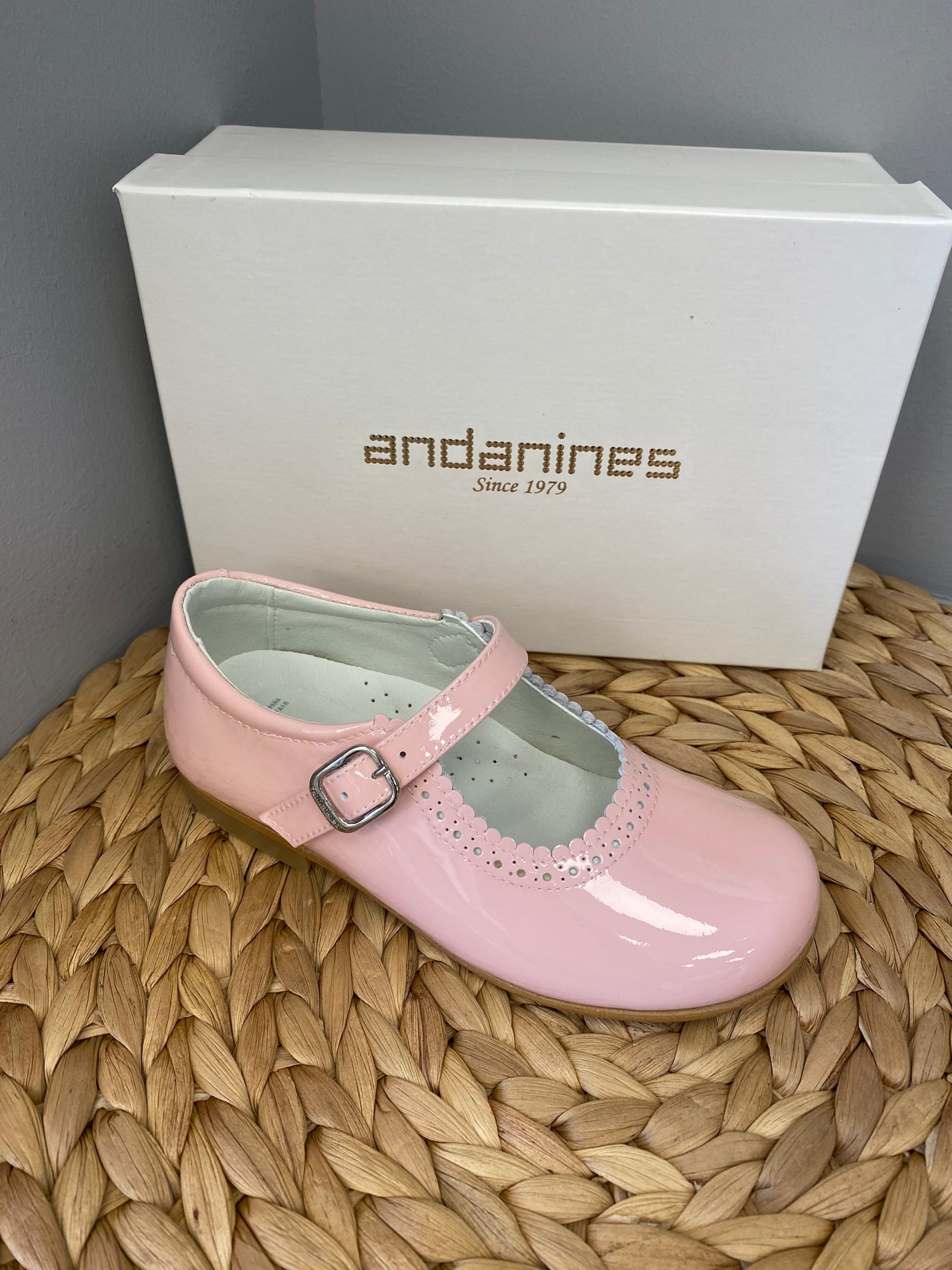 ANDANINES Girls Mary Jane Baby Pink Patent Leather Shoe