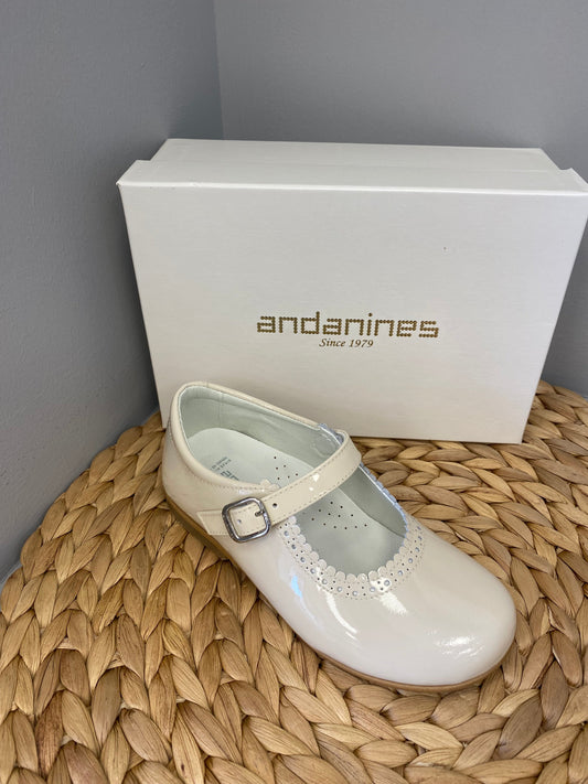 ANDANINES Girls Beige Patent Leather Mary Jane Shoes