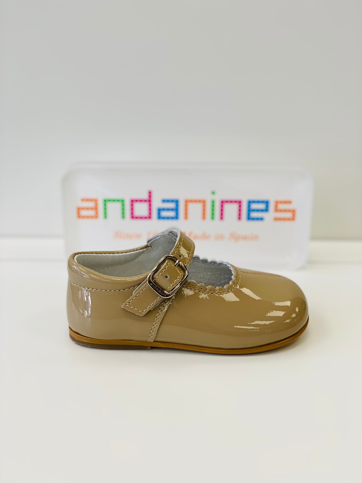 ANDANINES Baby Girls Camel Patent Leather Mary Jane Shoes