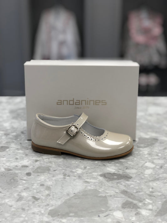 ANDANINES Girls Pearl Patent Leather Mary Jane Shoes