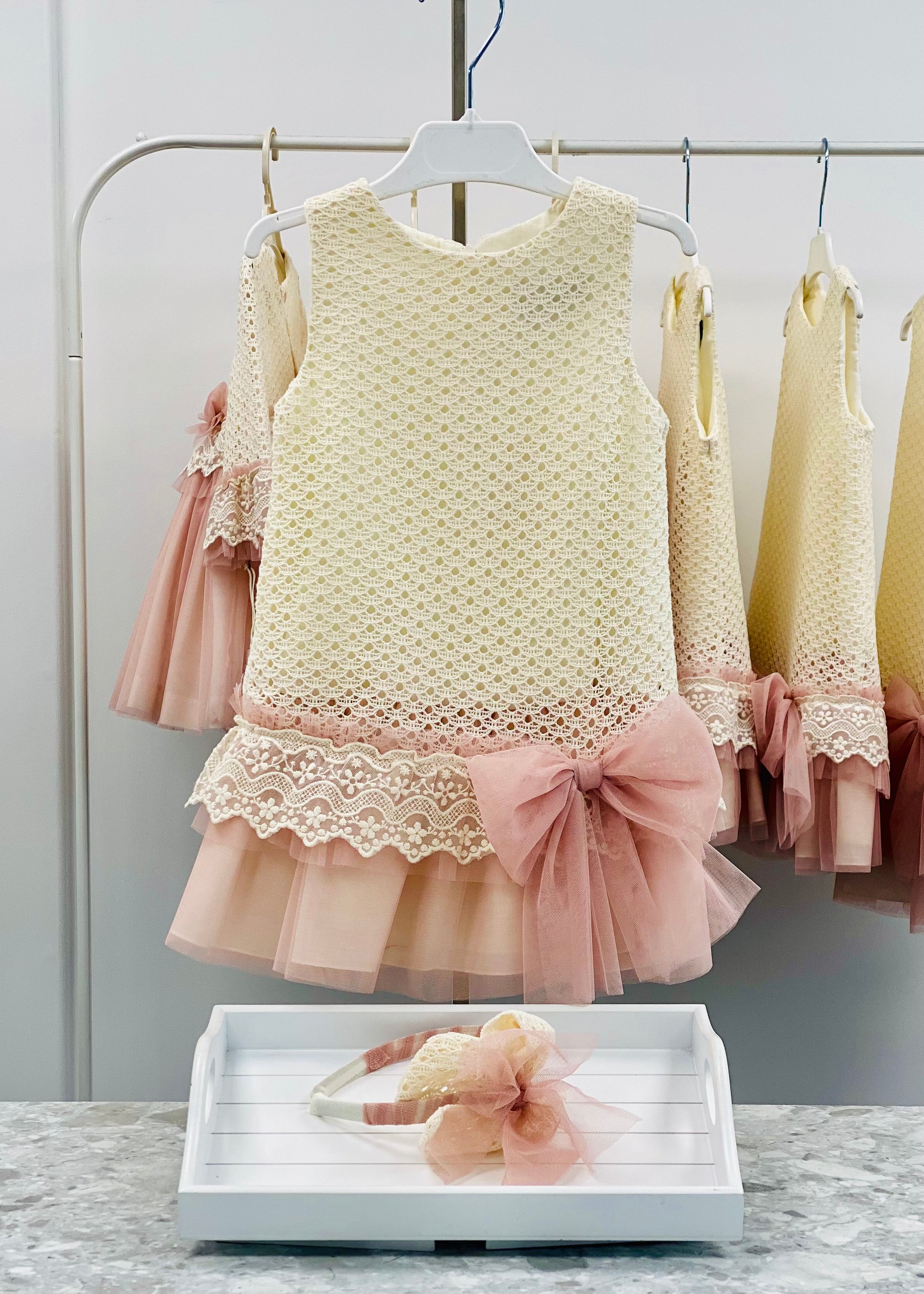 BASMARTI Ceremonia Girls Cream & Pink Tulle Drop Waist Dress - 26032 Nios Y Nias BASMARTI Ceremonia Girls Cream & Pink Tulle Drop Waist Dress - 26032 Nios Y Nias