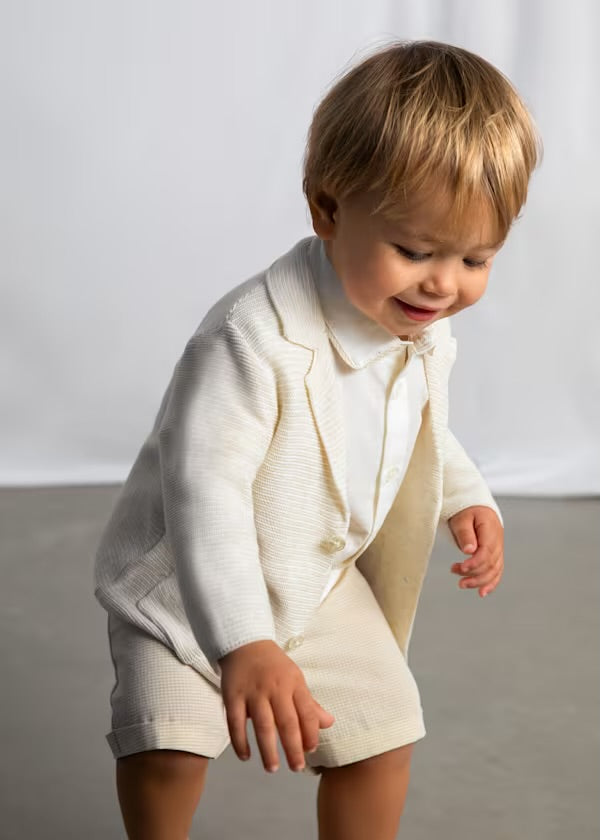 Close-up of the Mayoral ivory shirt collar, oat piping and buttons