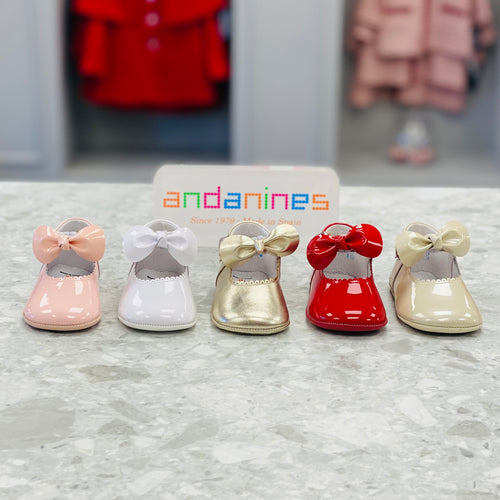 ANDANINES Beige Pearl Girls Patent Leather Bow Pram Shoe