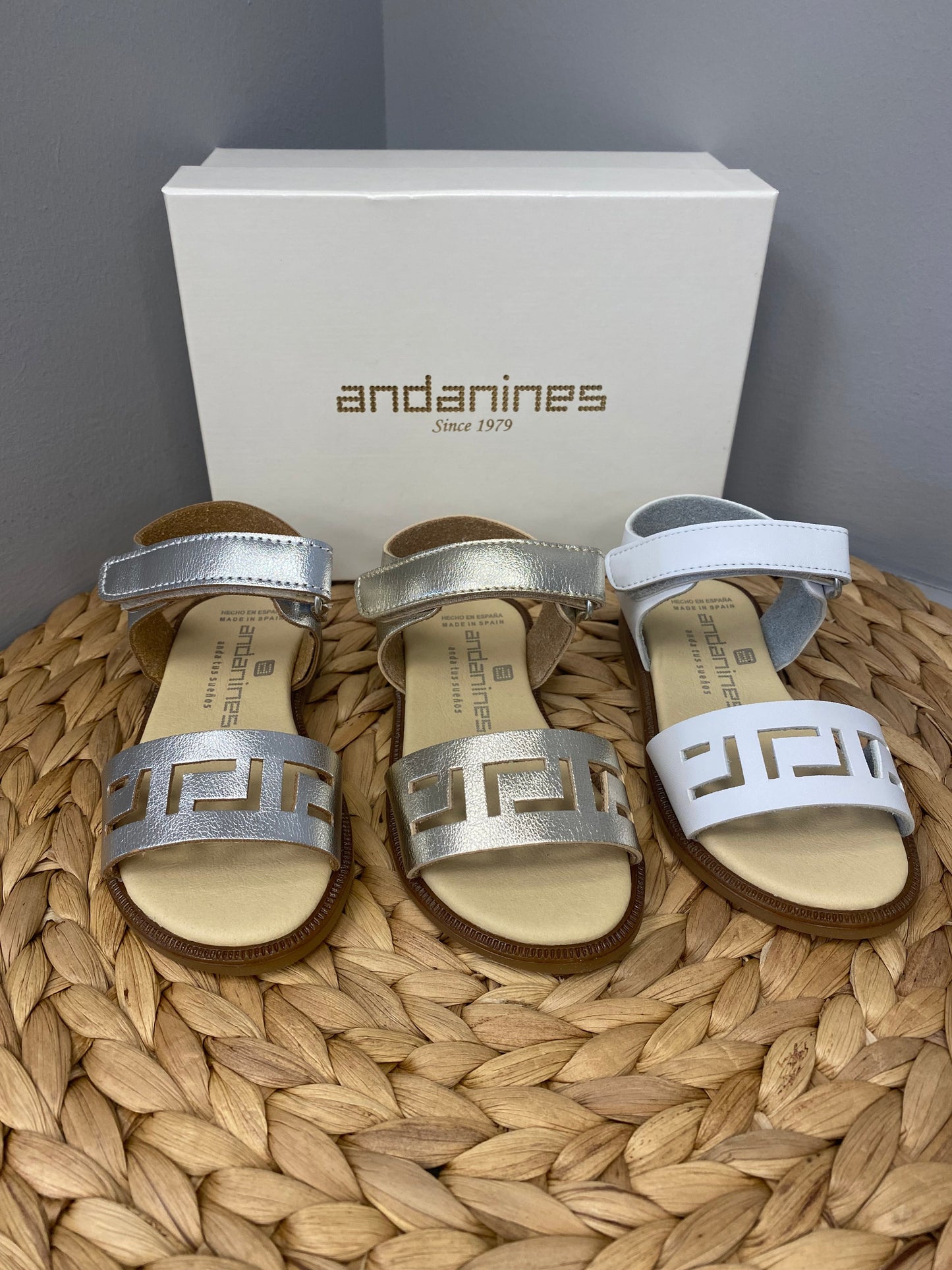 ANDANINES Girls White Leather Sandals