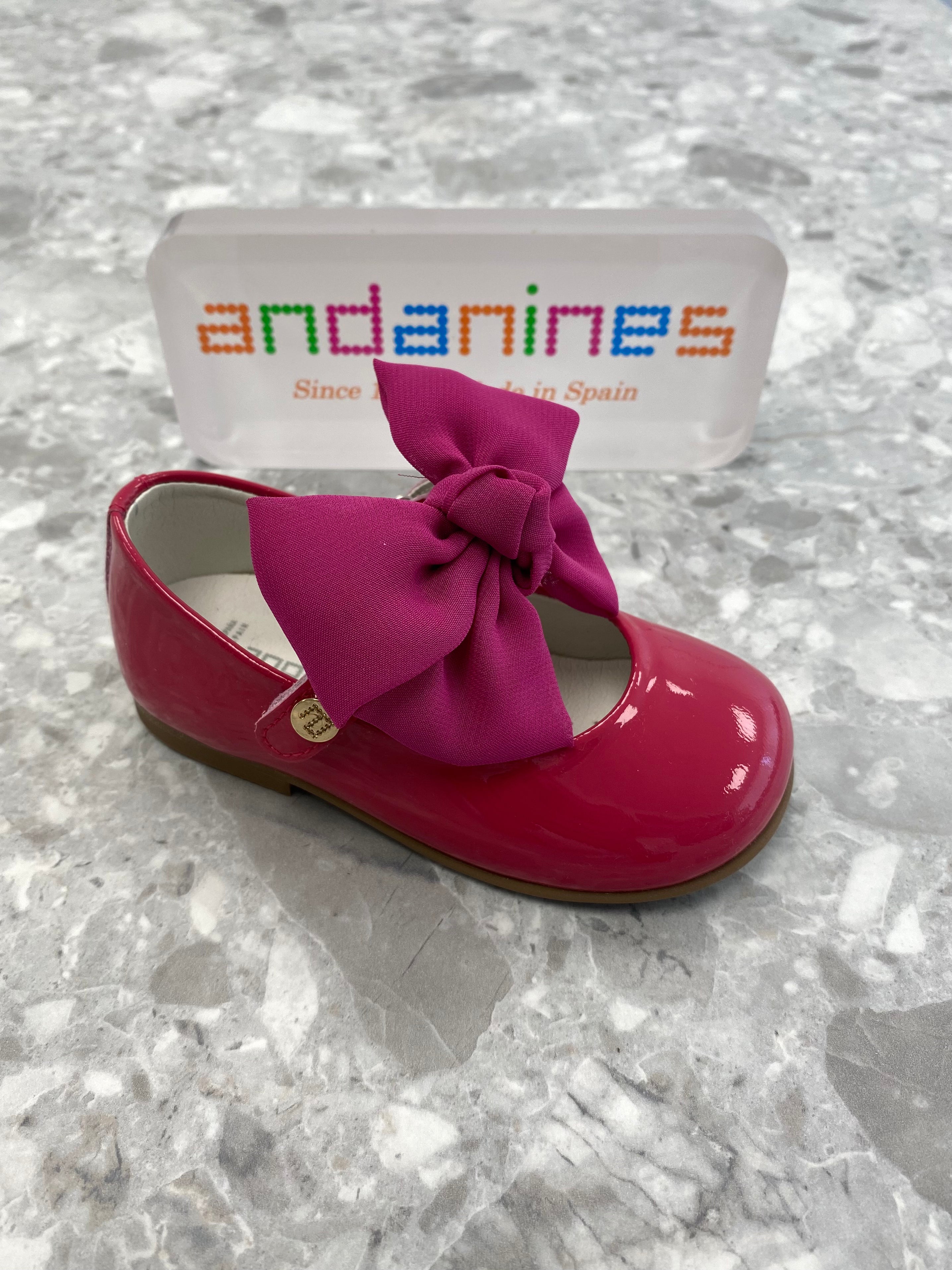 Andanines fuchsia pink patent leather girls shoes with detachable chiffon bow and adjustable Velcro fastening, handcrafted in Spain