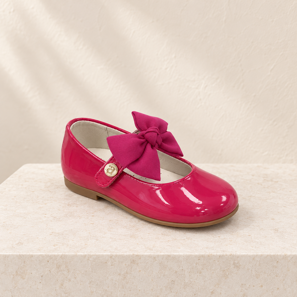 Andanines fuchsia pink patent leather girls shoes with fabric bow