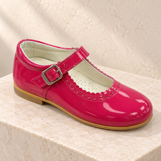 Andanines fuchsia pink patent leather girls Mary Jane shoes with scalloped detail and buckle strap