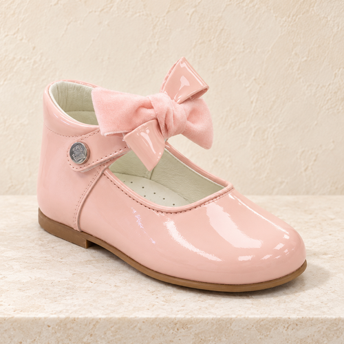 Andanines girls pink patent leather high-back shoe with layered pink velvet bow