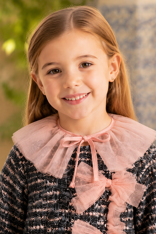 Close-up of the Calamaro Lips pink tulle frill collar with front tie fastening