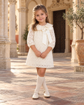 Girl wearing the Foque El Teatro cream lace dress in a historic Spanish courtyard