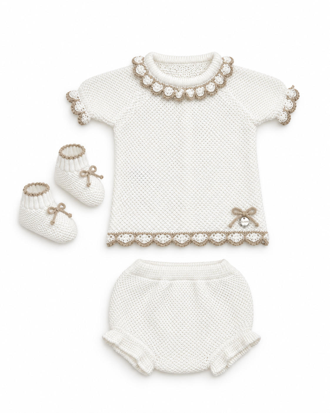 Juliana Azahar white and beige four-piece knitted baby outfit flat lay - 26062