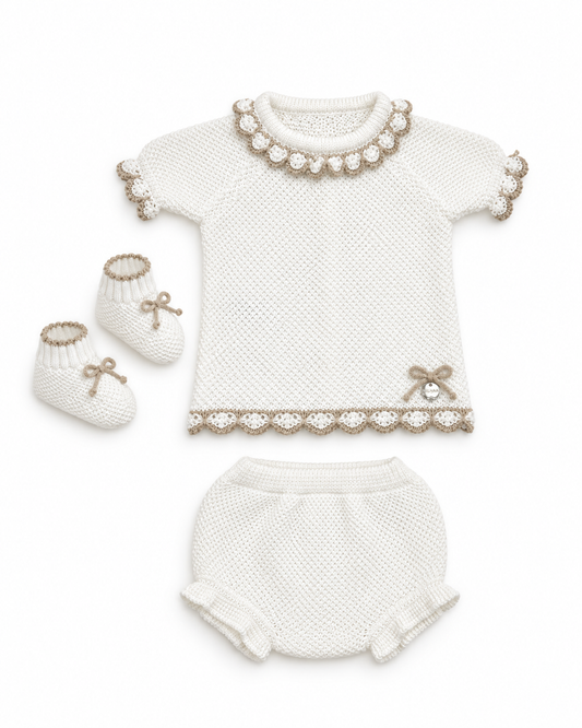 Juliana Azahar white and beige four-piece knitted baby outfit flat lay - 26062
