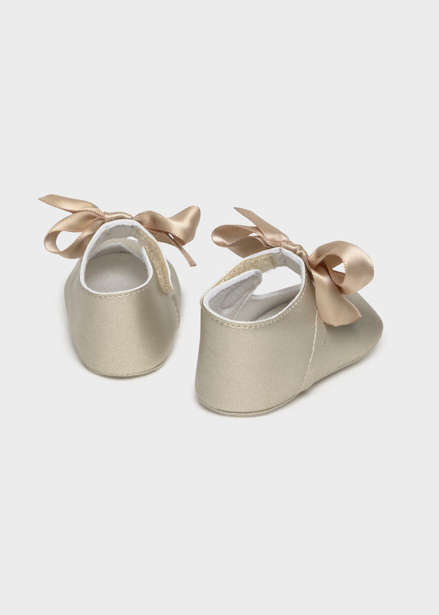 Mayoral baby girls champagne bow pram shoes, back view