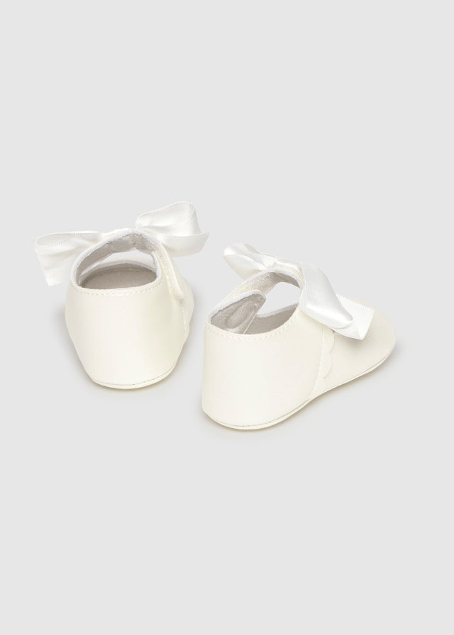 Mayoral baby girls white bow pram shoes, back view