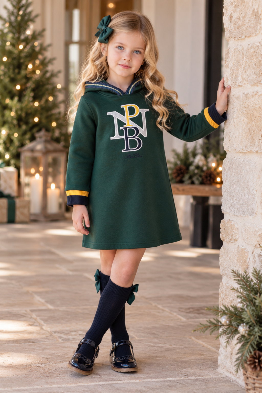 Girl wearing Miranda Nel Blu green hooded winter dress